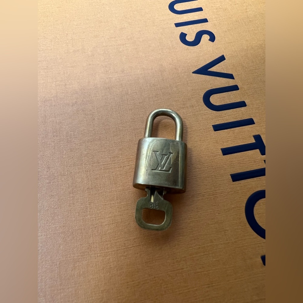 Louis Vuitton Lock & Key #318